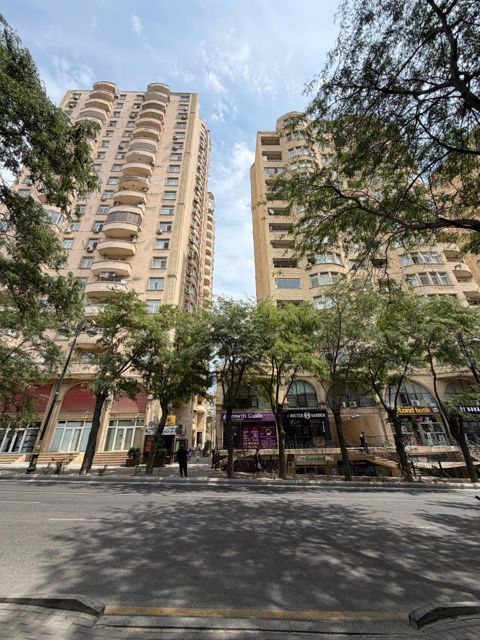 Satılır 3 otaqlı yeni tikili 146 m² — Bakı