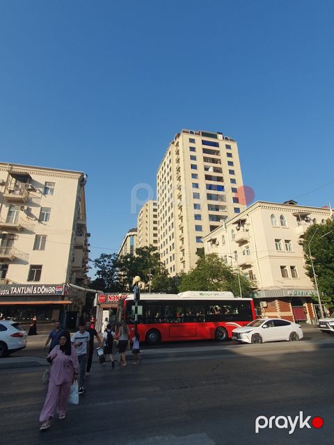 Satılır 4 otaqlı yeni tikili 240 m²