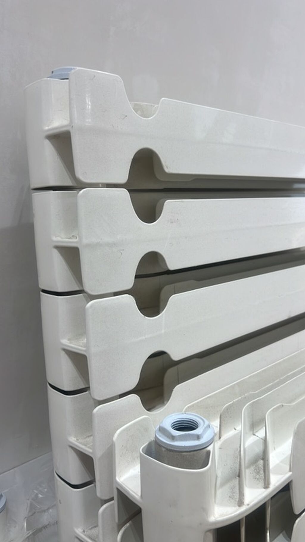 Ağ rəngli su radiatoru (seksiyalı) - Material: metaldan (seksiyalı — Radiatorlar, Bakı (2)