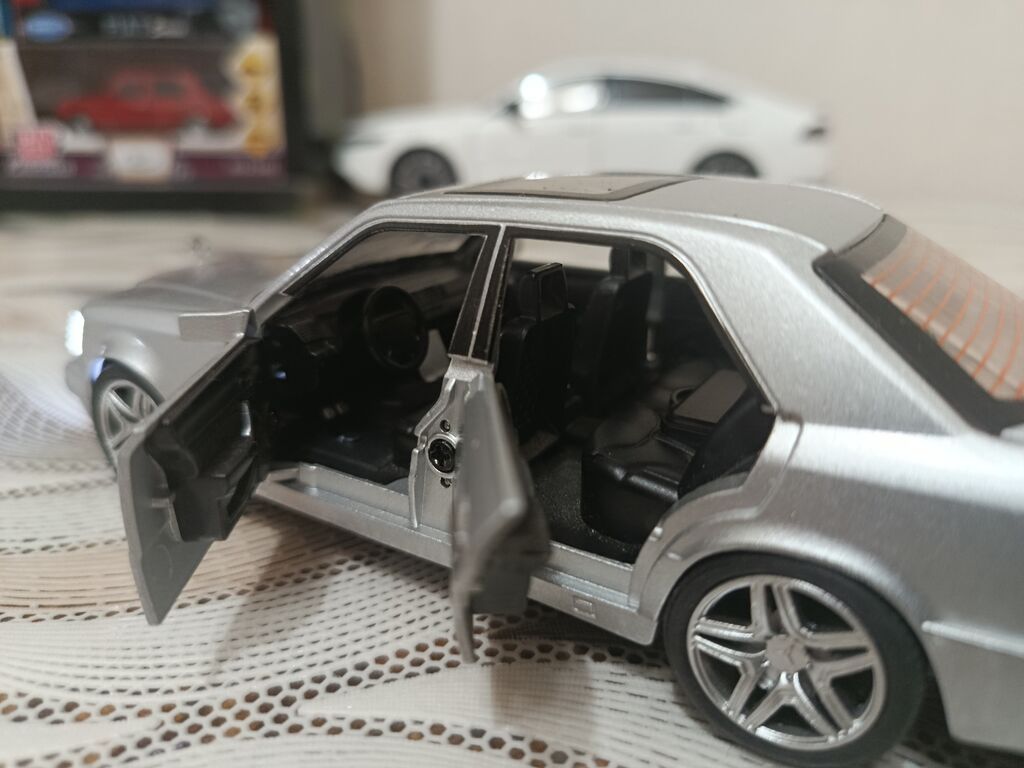 Metall model avtomobil – Mercedes-Benz E-Class AMG (W124) miqyası el — Modellar, Bakı (3)