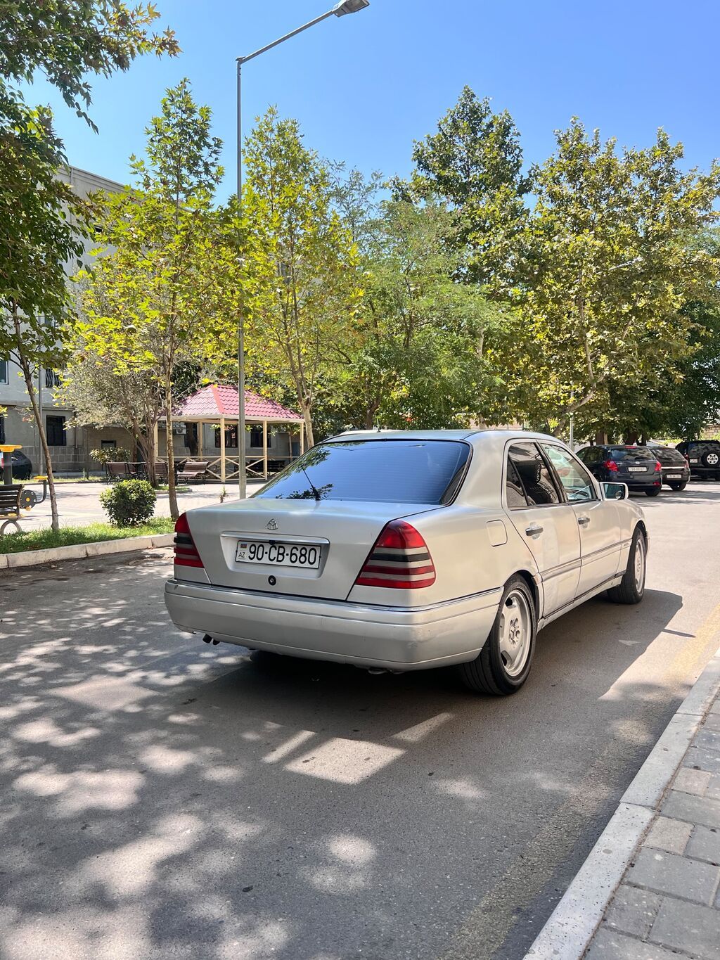 Mercedes-Benz C-Sinif (W202) sedan - Kuzov: 4 qapılı sedan, gümüşü — Avtomobillər, Bakı (2)