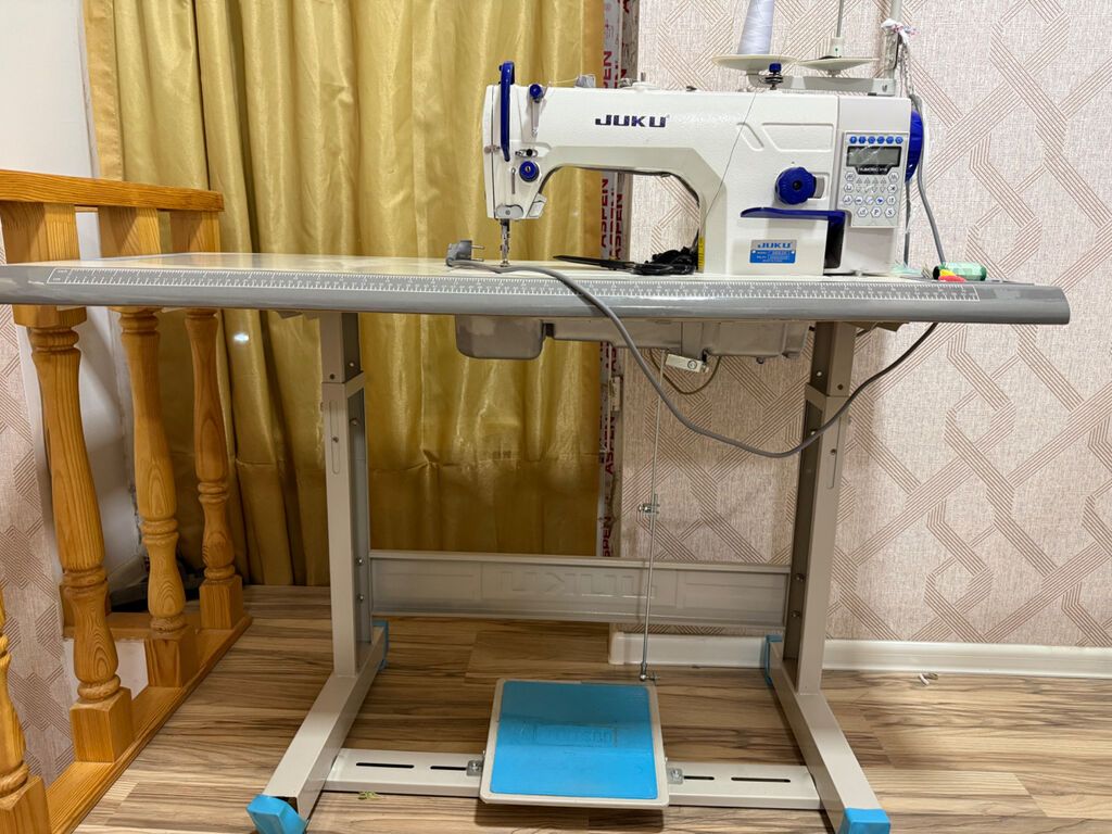 Tikiş maşını çox az işlenilib bir averlok bir profesyonel tikiş — Digər, Bakı (3)