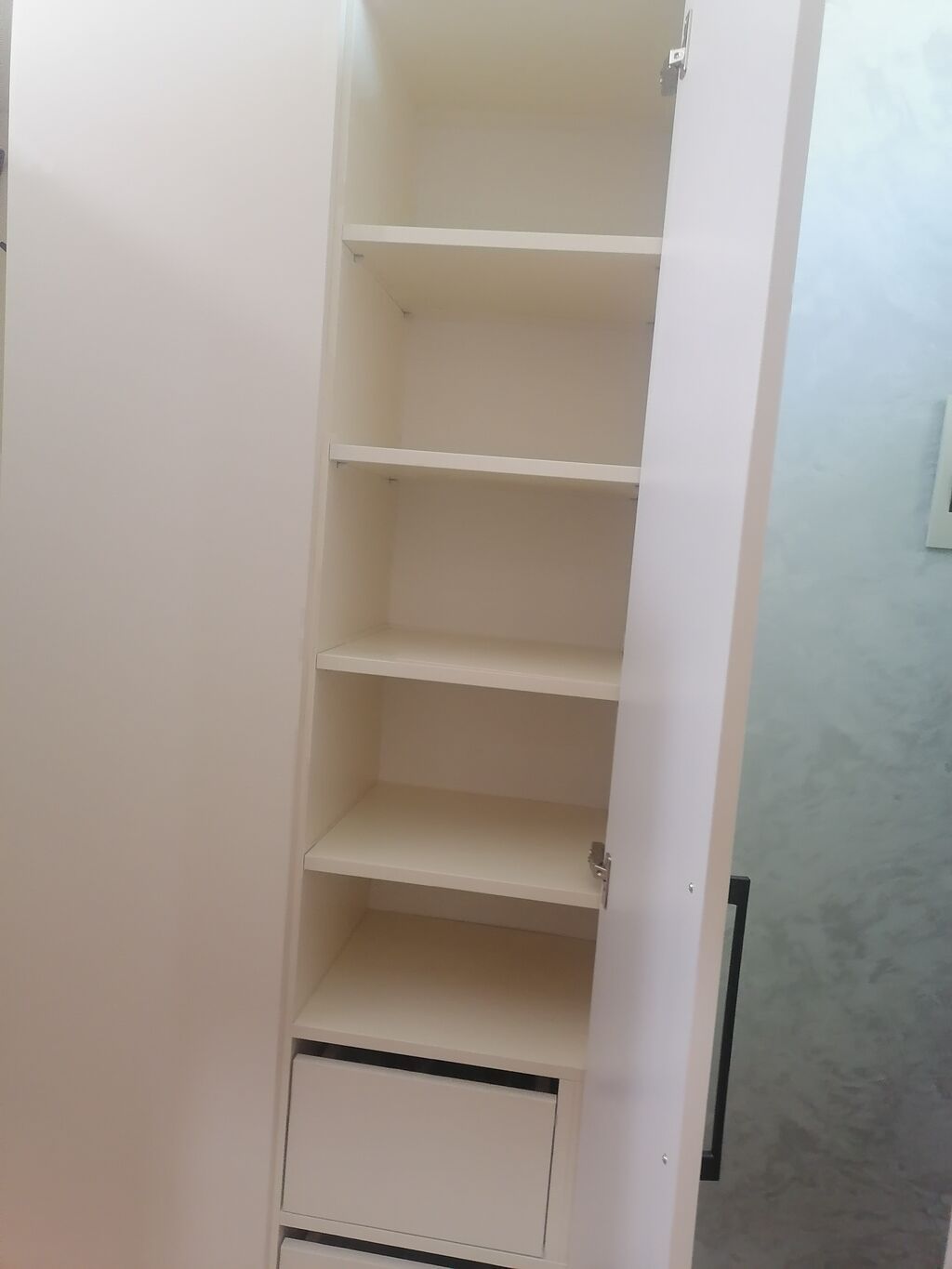 Üç qapılı paltar dolabı - Minimalist dizayn, açıq boz rəng - Düz — Şkaflar, Digah (2)