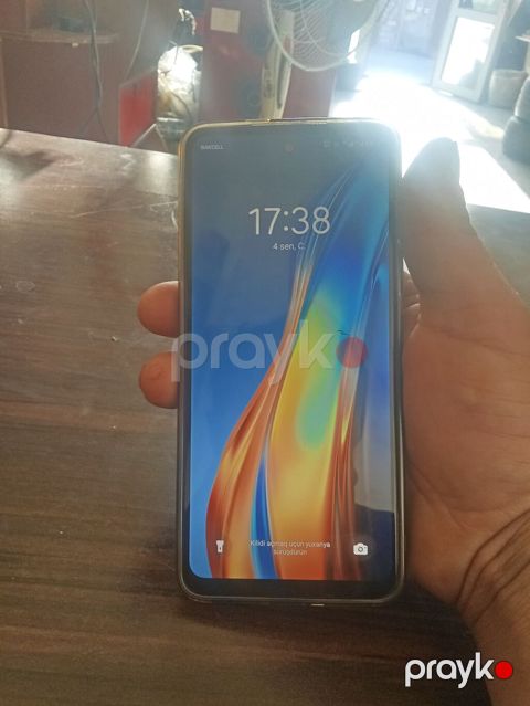 Smartfon – Android - Ekran: tam ekranlı sensorlu displey, ön kamera — Digah