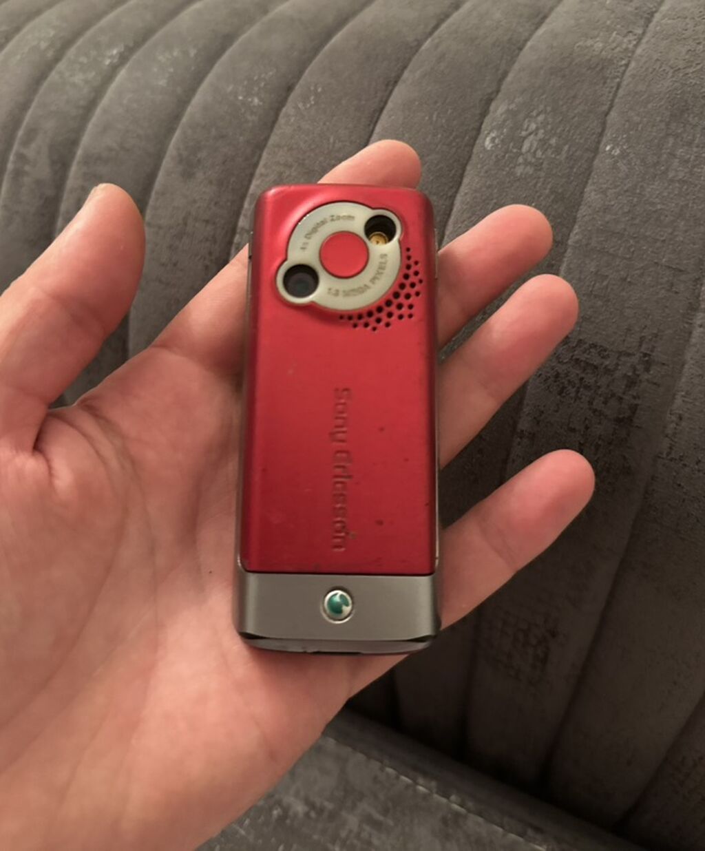 Sony 2 GB Memory Capacity, rəng - Qırmızı, Düyməli — Smartfonlar, Bakı (2)