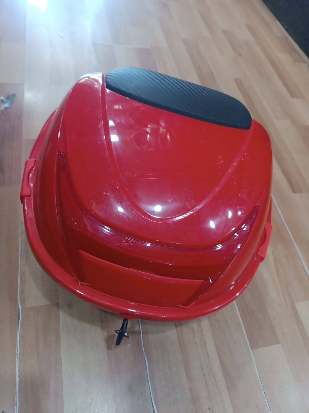 Moped/Motosiklet üçün arxa baqaj qutusu. Ünvan Q Qarayev metrosunun — Kuzov hissələri, Bakı (4)