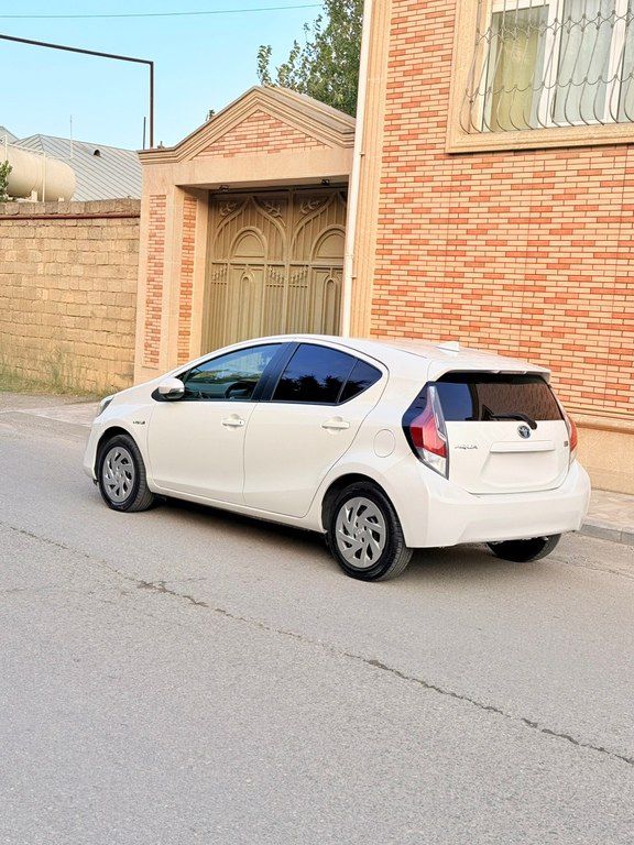 Toyota Aqua, 1.5 L, 0.87 kWh, 2017 il, 231 000 km — Avtomobillər, Bakı (6)