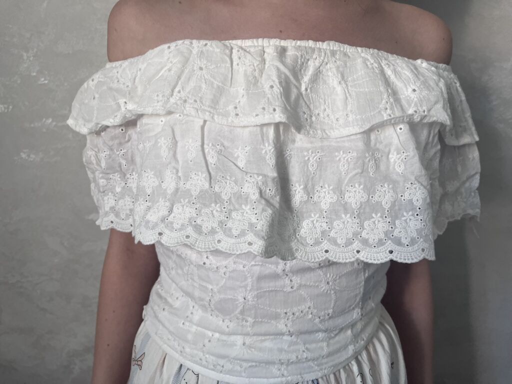 Ağ rəngdə, ağ krujeva-broderiya naxışlı açıq çiyinli bluz/top — Köynək, Bakı (3)
