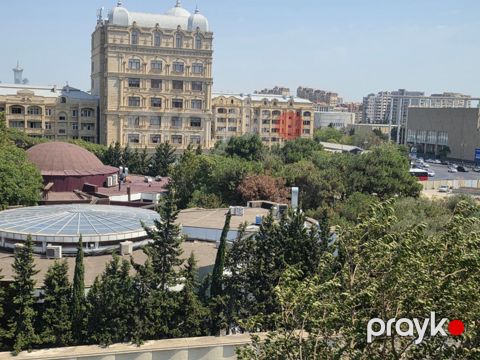 Satılır 2 otaqlı köhnə tikili 60 m²