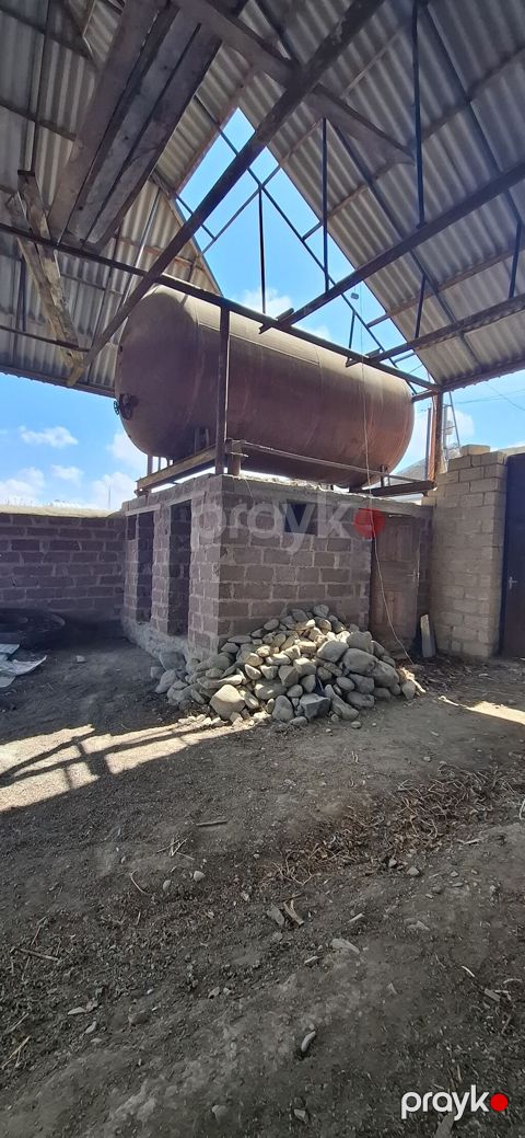 Sənaye metal çən – üfüqi silindrik tip Xüsusiyyətlər: - Material — Bakı