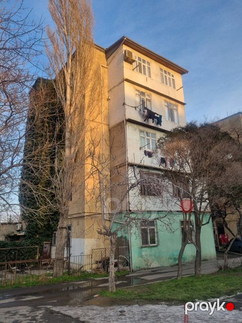 Satılır 1 otaqlı köhnə tikili 30 m²