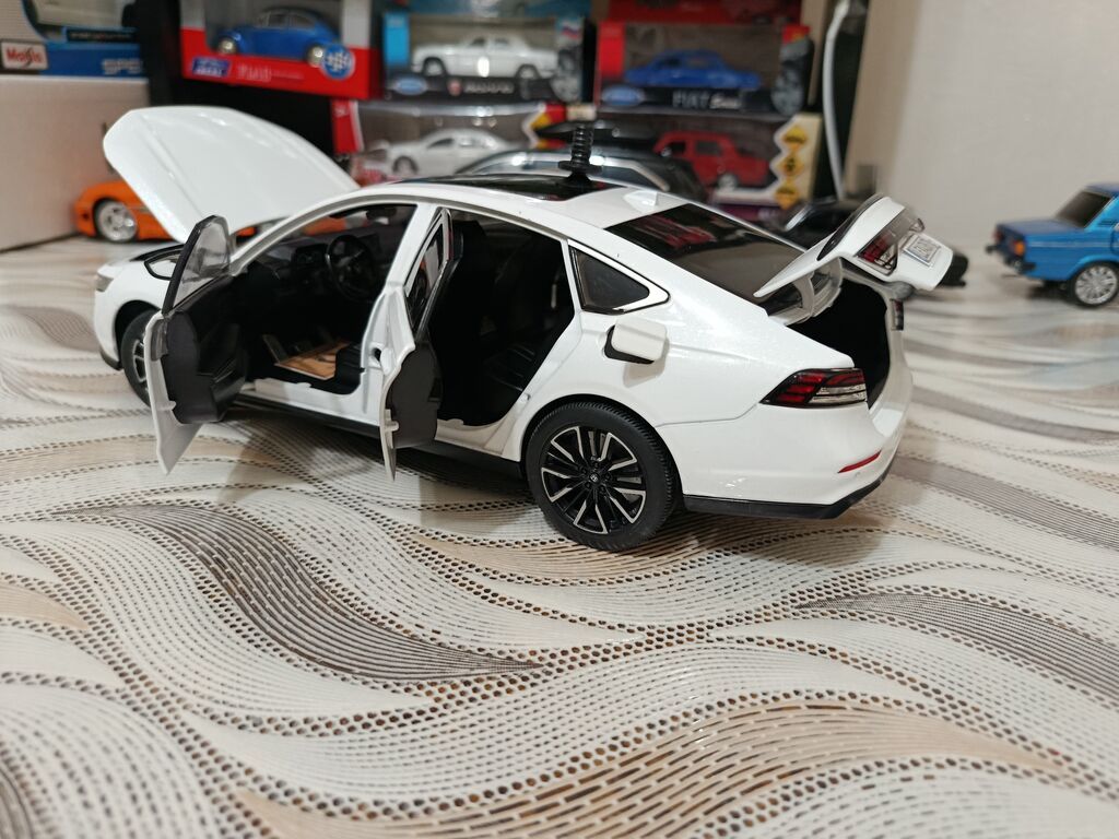 Honda Accord 2.0T – 1:18 miqyaslı metal kolleksiya modeli - Material — Modellar, Bakı (3)