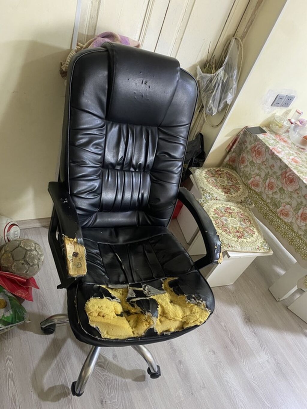 Məhsul: Tənzimlənən ofis/kreslo stulu - Material: qara süni dəri — Ofis mebeli, Bakı (6)