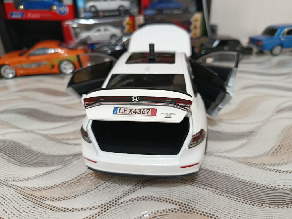 Honda Accord 2.0T – 1:18 miqyaslı metal kolleksiya modeli - Material — Modellar, Bakı (2)