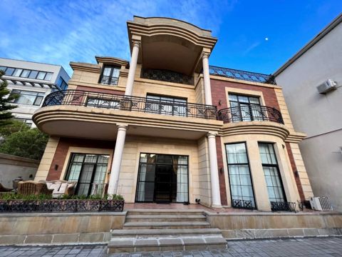 Satılır 9 otaqlı həyət evi/bağ evi 550 m² — Bakı