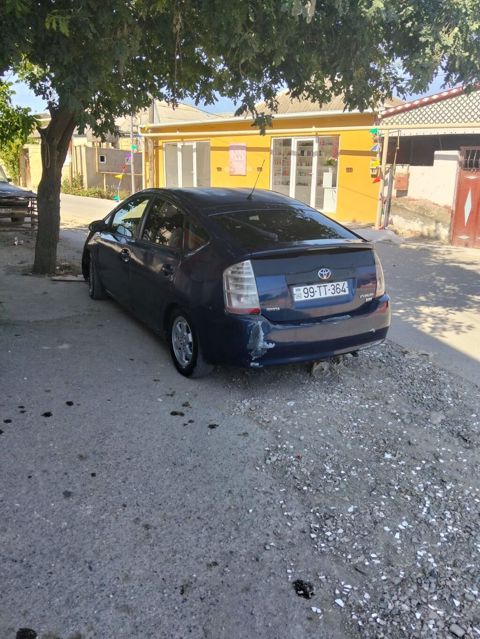 Toyota Prius 1000 azn cerimesi var krediti 10 ay 300 azn mator — Bakı