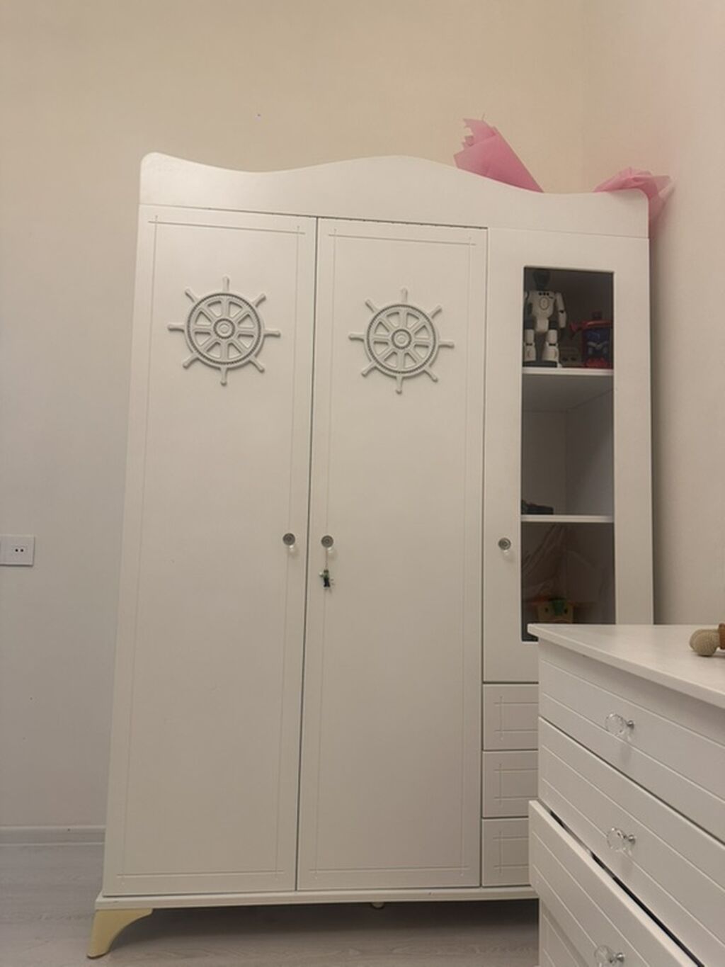 Uşaq otağı üçün ağ rəngdə mebel dəsti Tərkibi: - 3 qapılı şkaf: İki — Uşaq mebeli dəstləri, Bakı (3)