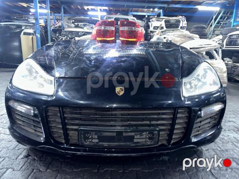 "Porsche Cayenne GTS" farası