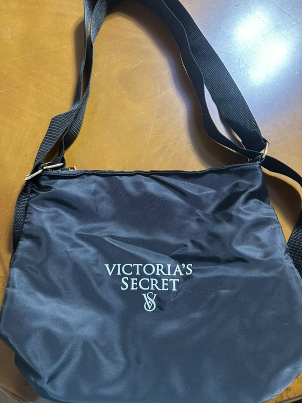 Victoria’s Secret çiyin çantası - Rəng: qara - Material: üst hissə — Çantalar, çamadanlar, cüzdanlar, Digah (2)