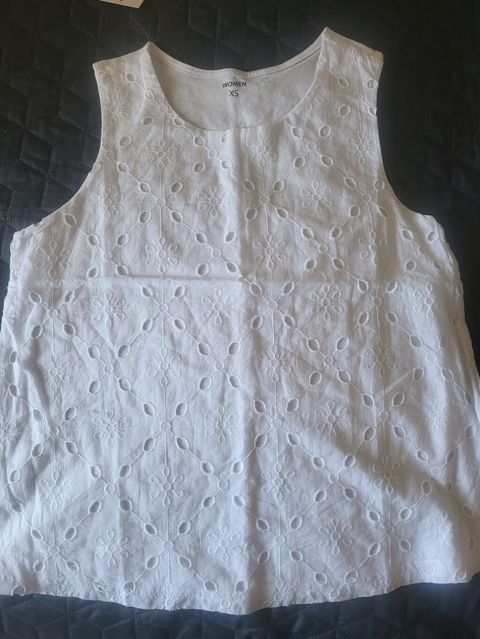 Qadınlar üçün ağ sansız bluz/top - Ölçü: XS (etiketdə “Women XS” qeyd — Bakı