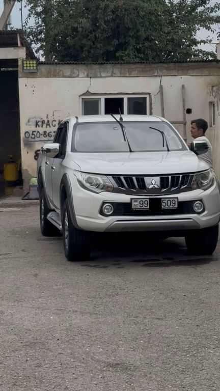 Mitsubishi L200, 2.5 L, 2018 il, 389 841 km — Avtomobillər, Gəncə (5)