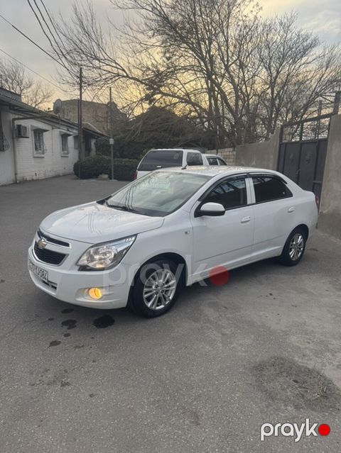 Chevrolet Cobalt.Taksi ücün icarəyə verilir.Sertifikat