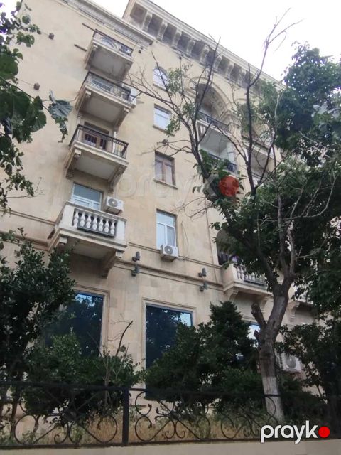 Satılır 2 otaqlı köhnə tikili 50 m² — Bakı