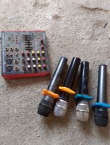 Səs avadanlığı dəsti - 1 ədəd kiçik audio mikser (kompakt pult) — Для студии и концертов