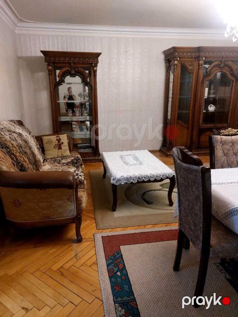 Satılır 4 otaqlı köhnə tikili 110 m² — Bakı