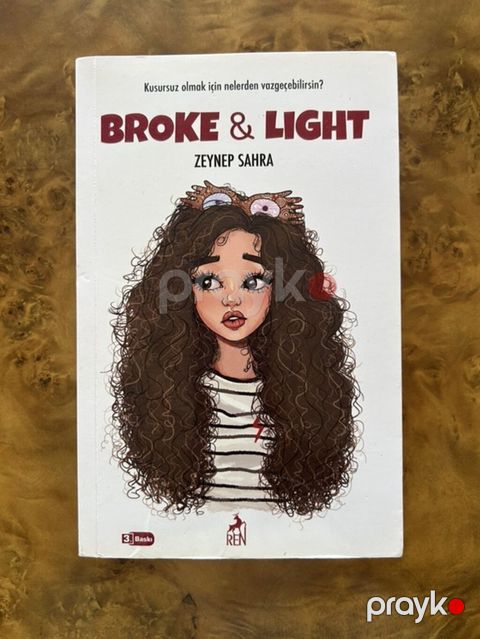 Broke & Light Müəllif: Zeynep Sahra Nəşriyyat: REN Bərk Qapaq — Bakı