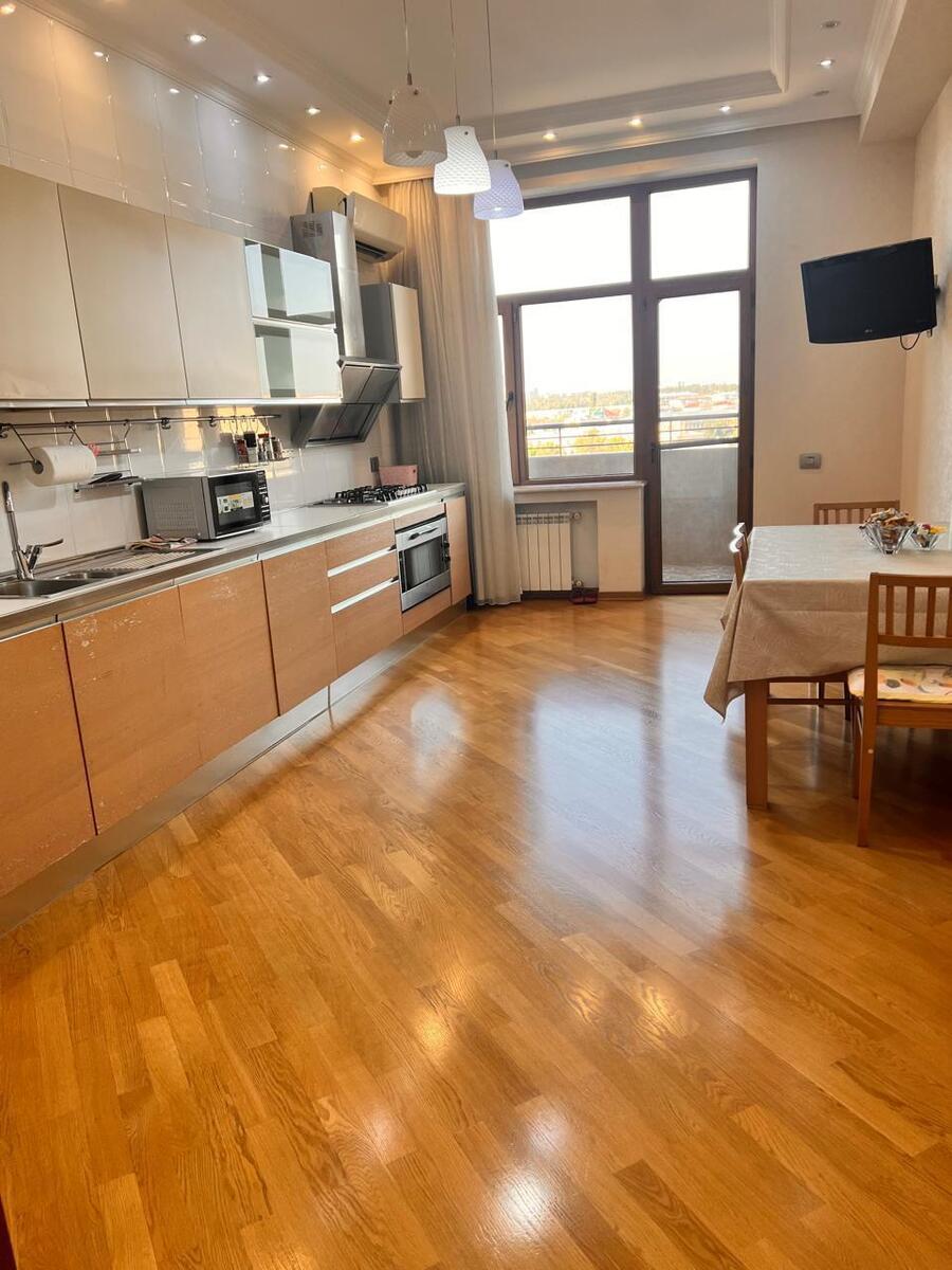 Satılır 4 otaqlı yeni tikili 200 m² — Mənzil, Bakı (5)