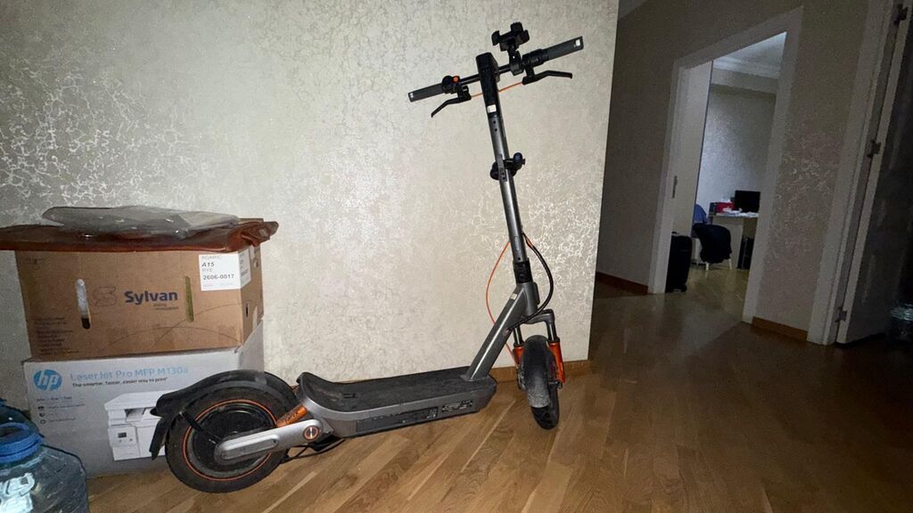 İşlənmiş Elektrik samokat 12", 351 - 500 Vt, 16 - 25 km/s, Ünvandan götürmə — Skuterlər, Bakı (2)