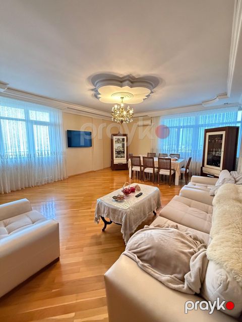Satılır 3 otaqlı yeni tikili 135 m²