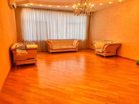 Satılır 4 otaqlı yeni tikili 200 m² — Bakı