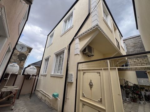 Satılır 4 otaqlı həyət evi/bağ evi 150 m² — Bakı