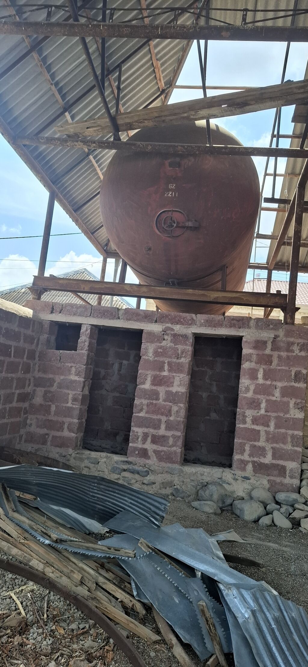 Sənaye metal çən – üfüqi silindrik tip Xüsusiyyətlər: - Material — Su çənləri, kanisterləri, bochkalar, Bakı (4)