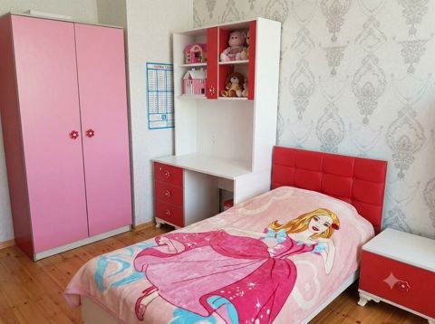 Uşaq otağı üçün mebel dəsti təqdim olunur. Dəstə birnəfərlik çarpayı — Saray