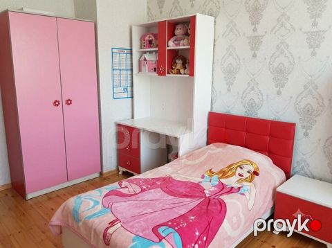 Uşaq otağı üçün mebel dəsti təqdim olunur. Dəstə birnəfərlik çarpayı — Saray