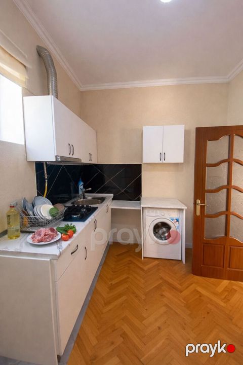 İcarəyə verilir 3 otaqlı köhnə tikili 80 m²