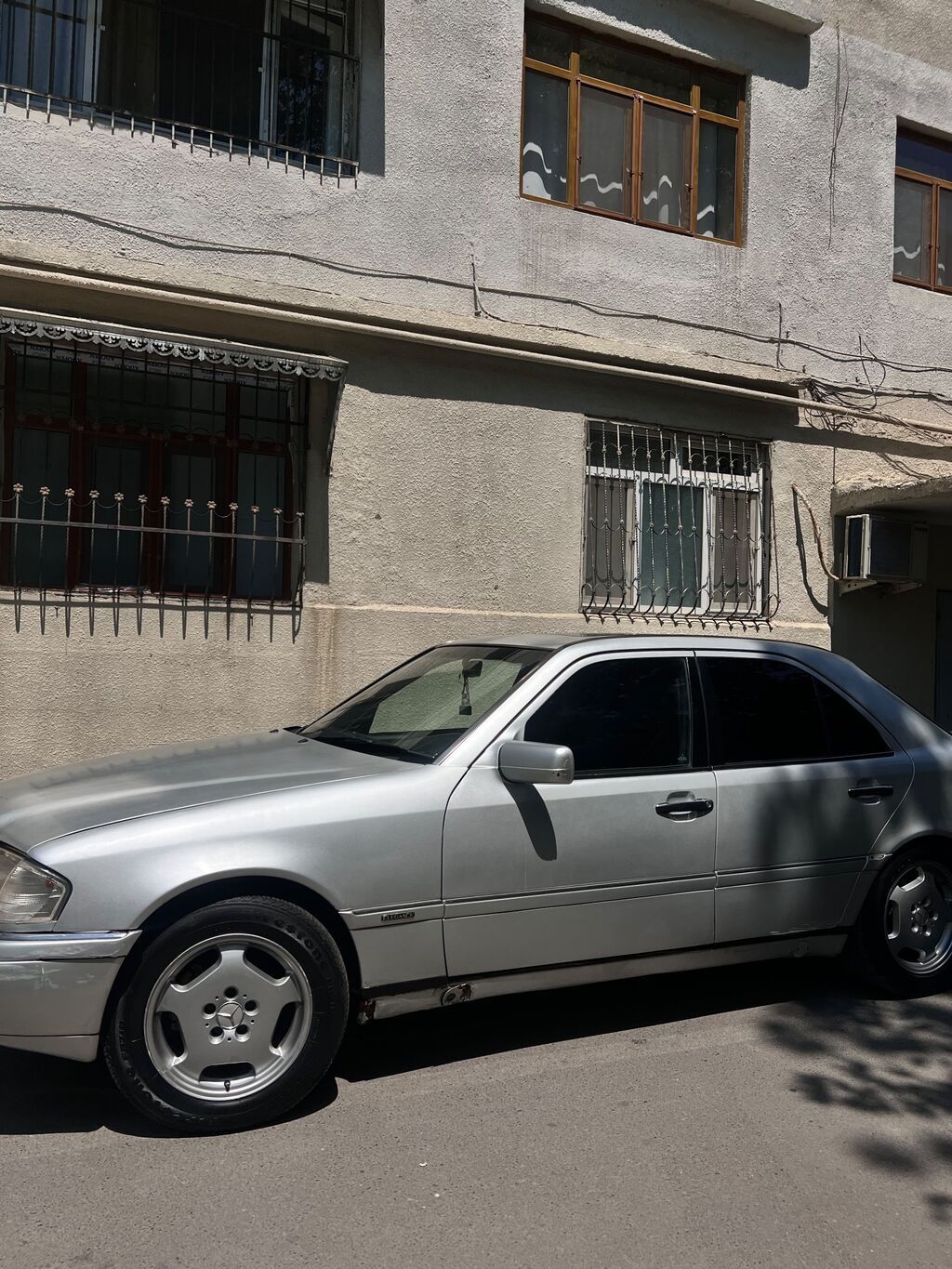Mercedes-Benz C-Sinif (W202) sedan - Kuzov: 4 qapılı sedan, gümüşü — Avtomobillər, Bakı