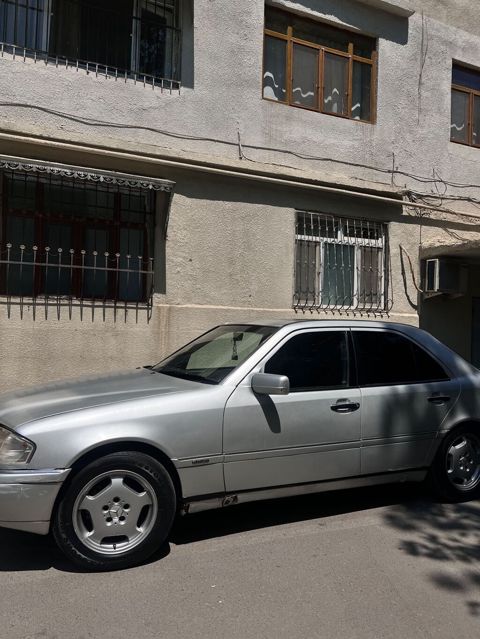 Mercedes-Benz C-Sinif (W202) sedan - Kuzov: 4 qapılı sedan, gümüşü — Bakı