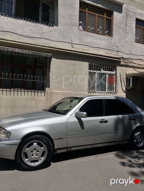 Mercedes-Benz C-Sinif (W202) sedan - Kuzov: 4 qapılı sedan, gümüşü