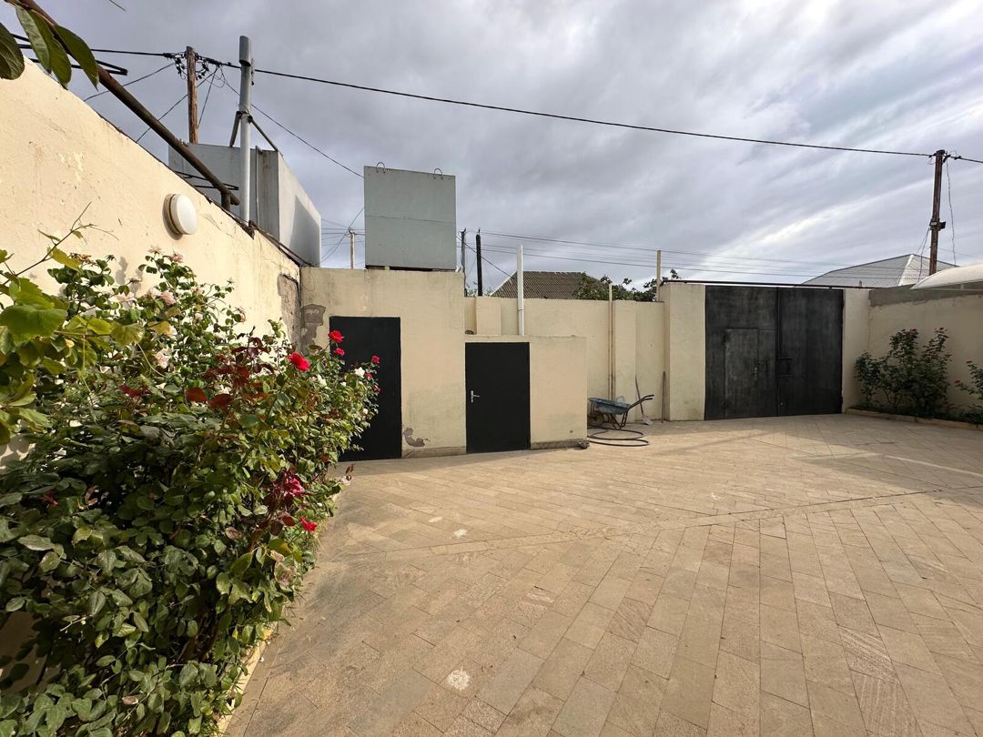 Satılır 5 otaqlı həyət evi/bağ evi 250 m² — Ev, villa, Bakı (2)