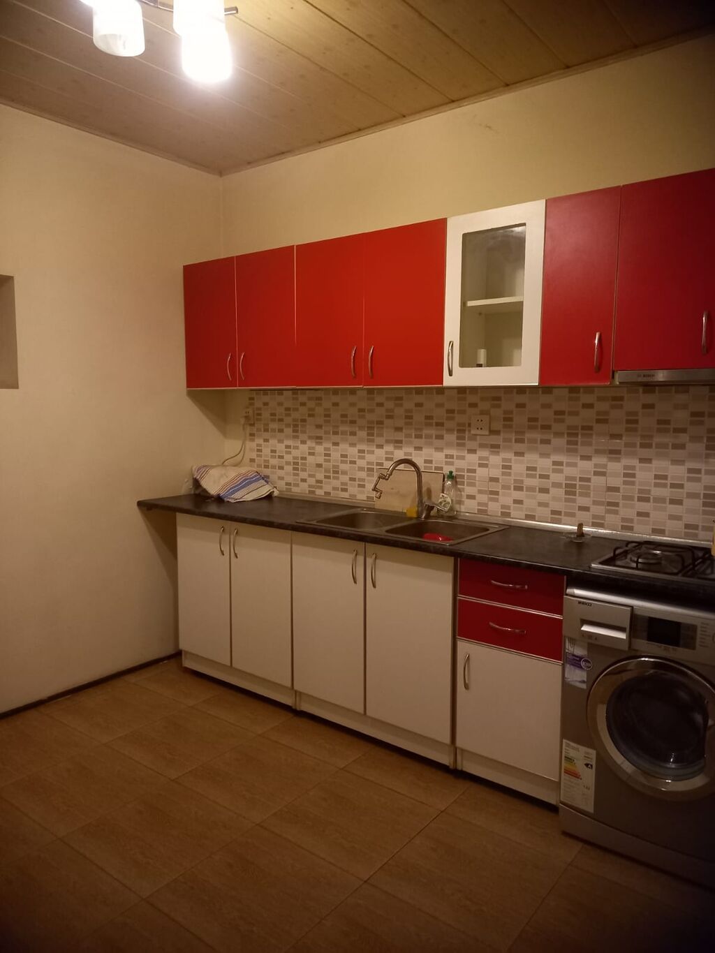 Menzil Yalniz telebe oglanlara verilir. Aile xanimlar qeti narahat — Mənzil, Masazır (10)