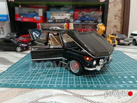 Məhsul: Kolleksiya üçün klassik avtomobil maketi – BMW 2002tii (miqyas — Bakı