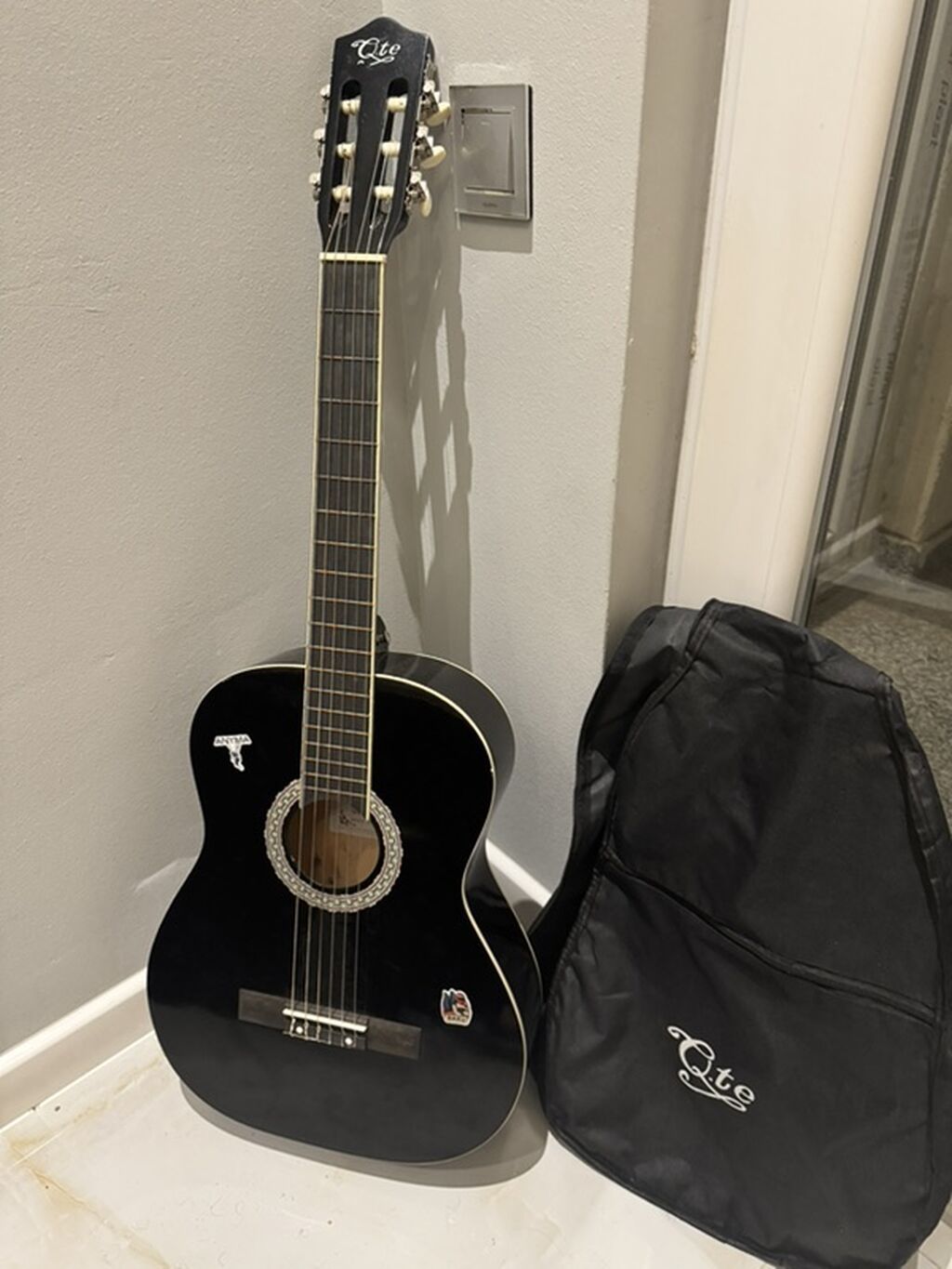 QTE klassik gitara – qara rəng - Korpus: klassik forma, parlaq qara — Gitarlar və digər simli alətlər, Bakı (2)