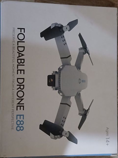 E88 Foldable Drone – qatlanan korpuslu, yüngül və portativ uçuş dronu — Digah