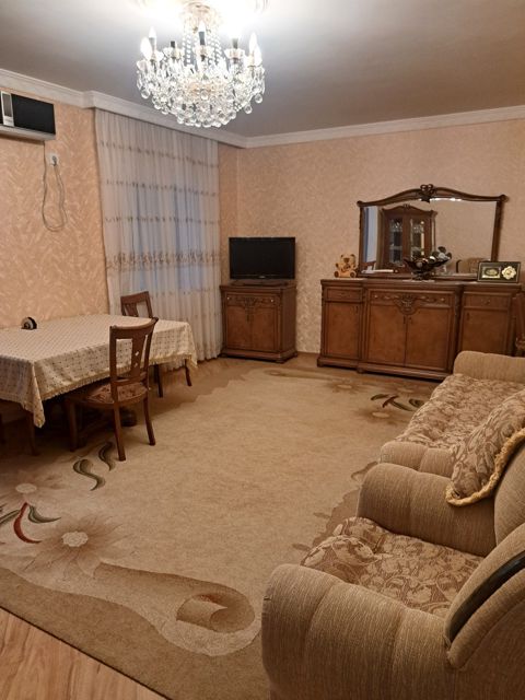 Satılır 4 otaqlı köhnə tikili 80 m² — Bakı