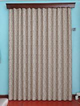 Bej rəngli dekorativ pərdə - Rəng/naxış: Açıq bej fon üzərində qara — Curtains, rods, blinds