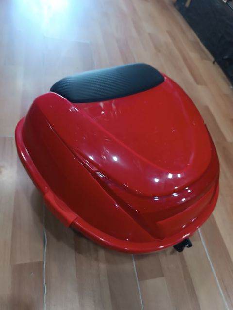 Moped/Motosiklet üçün arxa baqaj qutusu. Ünvan Q Qarayev metrosunun — Bakı